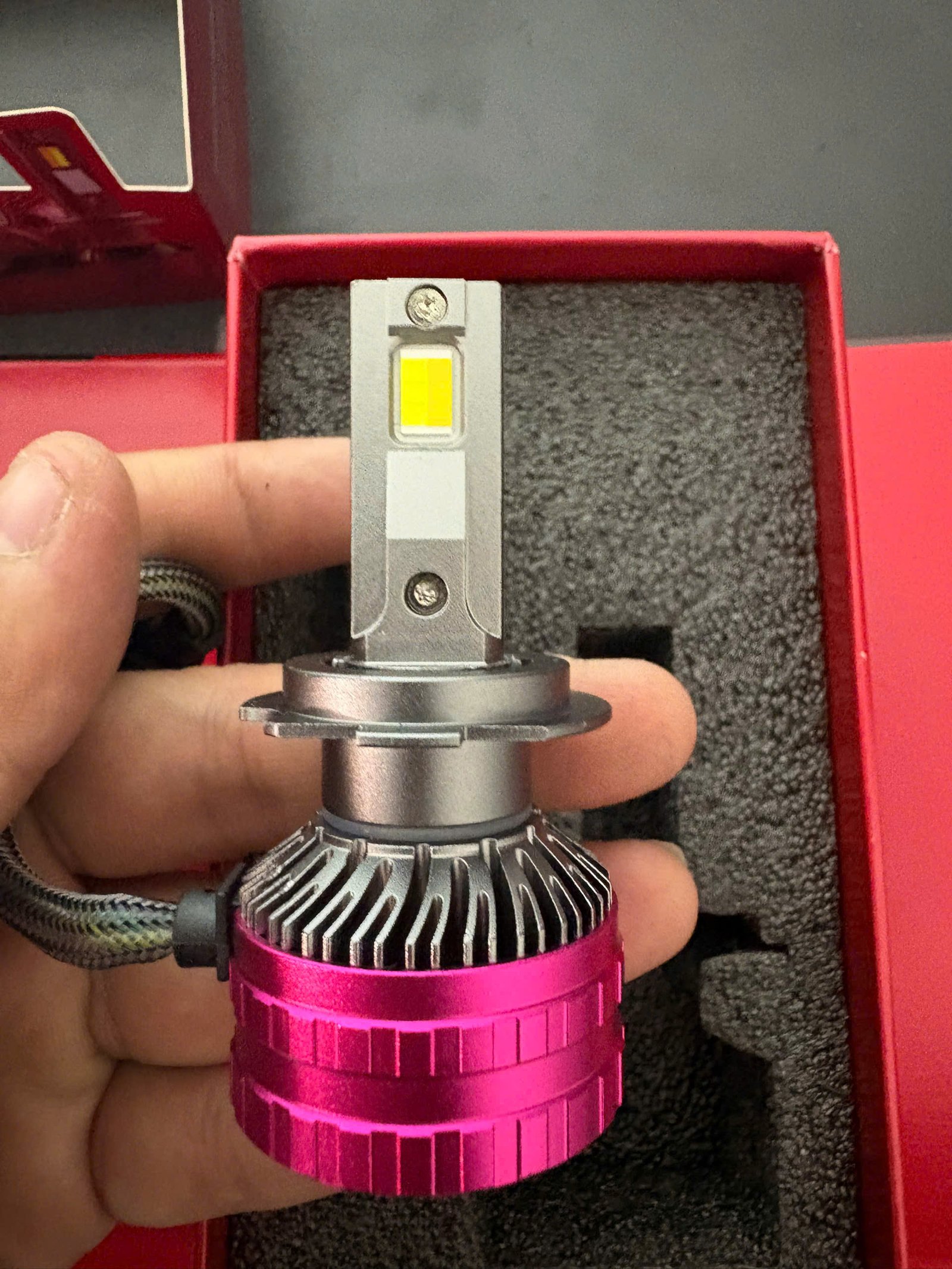 Lắp Đặt Bóng Đèn Pha LED Ô Tô V33 Tại Nội thất ô tô Hùng Thanh Chính Hãng – 3 Màu, 120W, Điều Khiển App